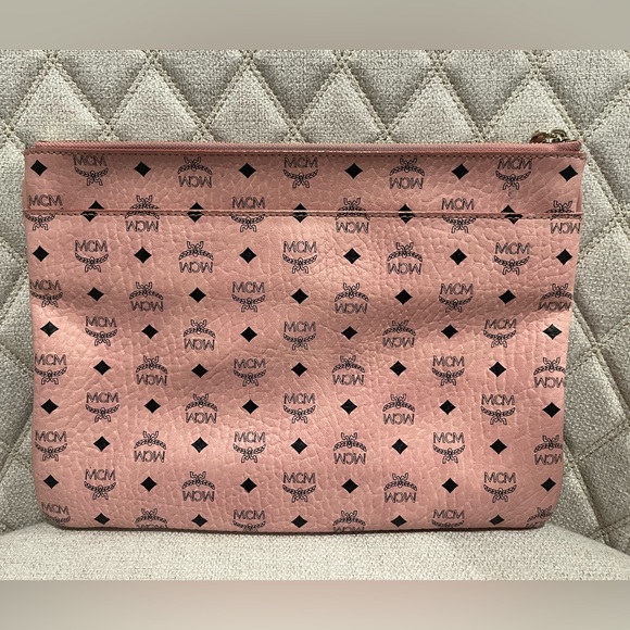 MCM Visetos crossbody or clutch bag 11x8 in pink excellent condition - Picture 2 of 10